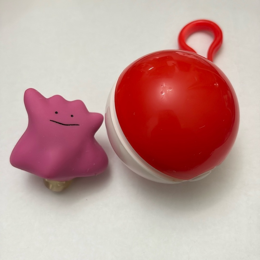 1999 Burger King Pokemon #132 Ditto spinning toy with Pokeball
